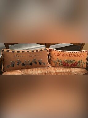 Set of 2 Italian theme embroidered lumbar pillows